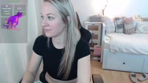 Snapshot of lara_c_rau chatting on November 2025 05:22:01 PM Lara online show from November 2025 05:22:01 PM