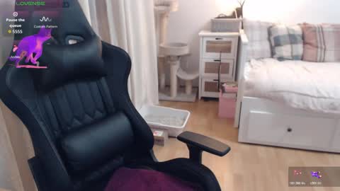 Snapshot of lara_c_rau chatting on December 2025 07:45:02 PM Lara online show from December 2025 07:45:02 PM