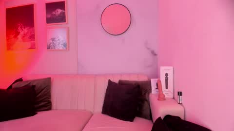 Lara Madisson online show from October 2025 06:04:01 AM