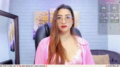 Snapshot of lara_martin chatting on October 2025 08:06:02 PM 700 200 online show from October 2025 08:06:02 PM