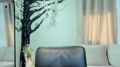 Snapshot of lara_martin chatting on October 2025 07:03:01 PM 700 200 online show from October 2025 07:03:01 PM