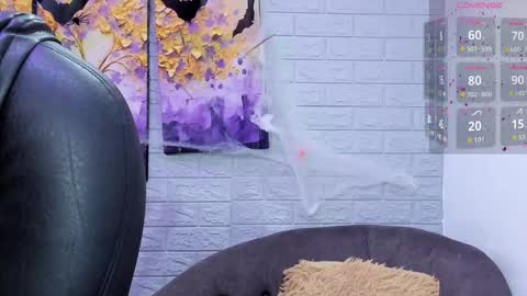 Snapshot of lara_martin chatting on November 2025 05:48:02 PM 700 200 online show from November 2025 05:48:02 PM