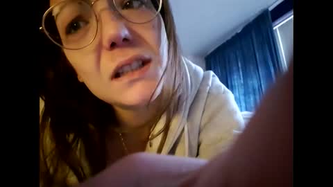Snapshot of laraa333 chatting on February 2025 10:39:02 AM Little online show from February 2025 10:39:02 AM