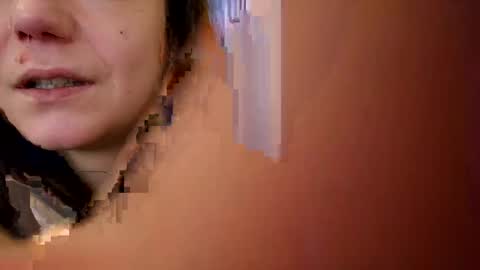 Snapshot of laraa333 chatting on February 2025 09:20:02 AM Little online show from February 2025 09:20:02 AM