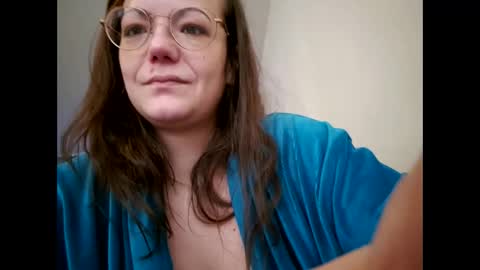 Snapshot of laraa333 chatting on February 2025 08:59:01 AM Little online show from February 2025 08:59:01 AM