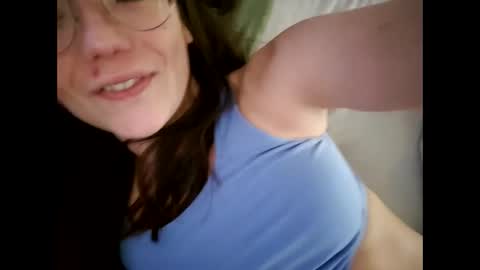 Snapshot of laraa333 chatting on February 2025 12:00:02 PM Little online show from February 2025 12:00:02 PM