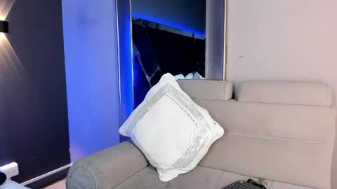 Lara online show from June 2026 06:23:02 PM