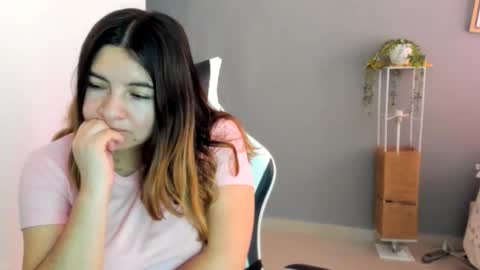 Lara online show from June 2026 03:17:02 PM