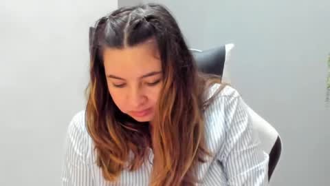Lara online show from June 2026 02:47:02 AM