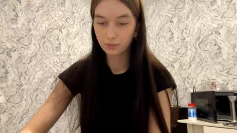 lara online show from April 2026 09:39:01 PM