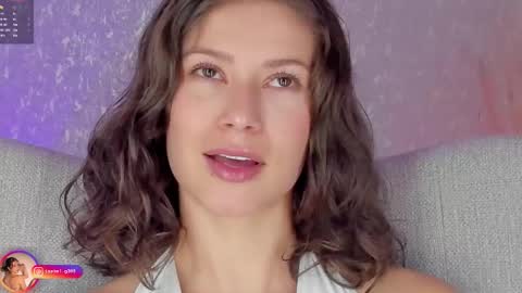 Lara  online show from October 2025 01:11:01 PM