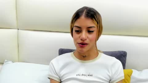 Snapshot of laramoon_ chatting on March 2025 11:20:01 PM LARA online show from March 2025 11:20:01 PM