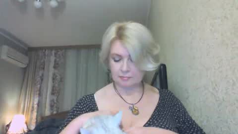 laramrs online show from December 2025 05:00:01 PM