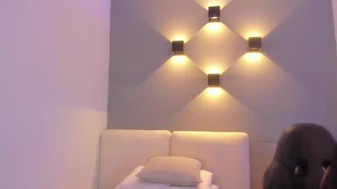 Laura online show from March 2026 07:50:01 PM