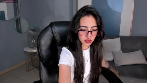 Larisa Smirnov online show from September 2025 01:11:01 AM