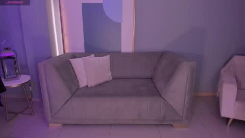 Larisa Smirnov online show from November 2025 03:49:02 AM