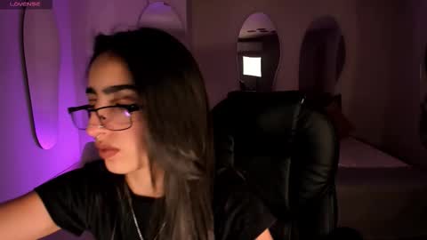 Larisa Smirnov online show from November 2025 11:53:01 PM