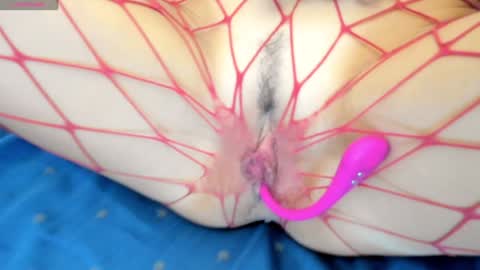 Larissa online show from November 2025 01:22:02 PM