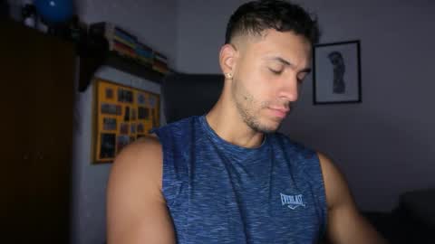 Snapshot of larry_jones chatting on October 2025 01:18:01 PM andrew online show from October 2025 01:18:01 PM