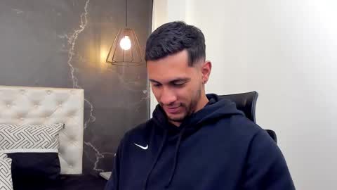 andrew online show from December 2025 01:08:01 PM