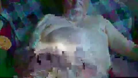 Snapshot of larryw01 chatting on May 2026 01:52:01 PM larryw01 online show from May 2026 01:52:01 PM