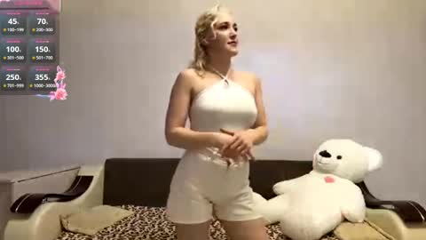 Snapshot of laruebaral chatting on March 2026 03:33:01 PM Betty online show from March 2026 03:33:01 PM