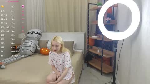 Emilia for my friends Amy online show from November 2025 01:05:02 AM