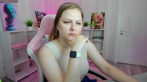 Snapshot of lasly_fox chatting on May 2026 12:16:02 AM Leslie GTM2 Mon Tue Sat 0300am-1000am Thu and Sun 0900am-1600pm. online show from May 2026 12:16:02 AM