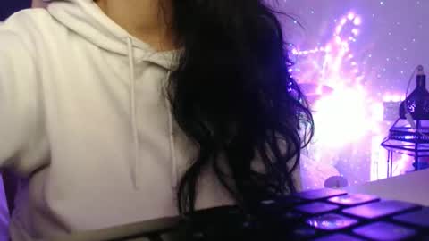 Auri online show from February 2026 06:26:01 PM