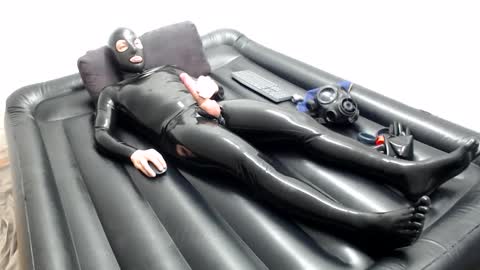 Latexboy93 online show from October 2025 09:25:02 PM