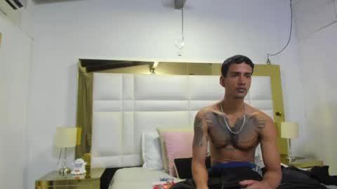 Johana y Santiago online show from May 2026 03:33:01 AM