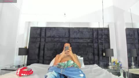 Johana y Santiago online show from May 2026 05:23:02 AM