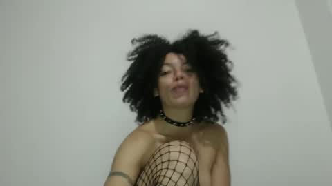 Latinacoka online show from October 2025 01:50:02 AM