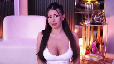 Latina online show from April 2026 06:21:02 PM