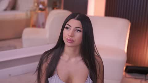 Latina online show from April 2026 06:02:02 PM