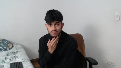 Snapshot of latinbunny7779 chatting on December 2024 01:14:01 AM camilo online show from December 2024 01:14:01 AM