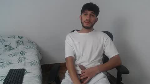 Snapshot of latinbunny7779 chatting on December 2024 01:03:01 AM camilo online show from December 2024 01:03:01 AM