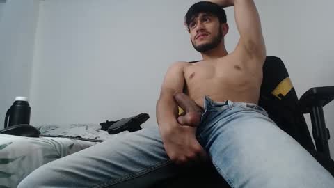 Snapshot of latinbunny7779 chatting on December 2024 01:58:02 AM camilo online show from December 2024 01:58:02 AM