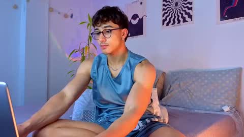 Snapshot of latinguyxl chatting on September 2025 09:59:02 PM Logan online show from September 2025 09:59:02 PM