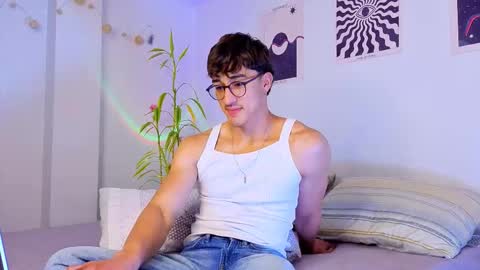 Snapshot of latinguyxl chatting on September 2025 11:37:01 PM Logan online show from September 2025 11:37:01 PM
