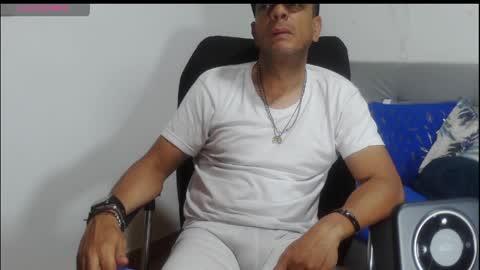 latinmartin254 online show from April 2026 01:45:01 AM