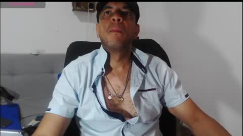 latinmartin254 online show from May 2026 03:06:01 PM