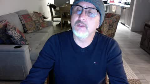 Snapshot of latinnous chatting on December 2024 06:00:02 AM QS - INDEPENDENT MODEL online show from December 2024 06:00:02 AM