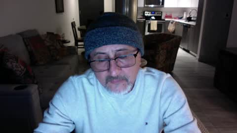 Snapshot of latinnous chatting on December 2024 02:24:01 AM QS - INDEPENDENT MODEL online show from December 2024 02:24:01 AM