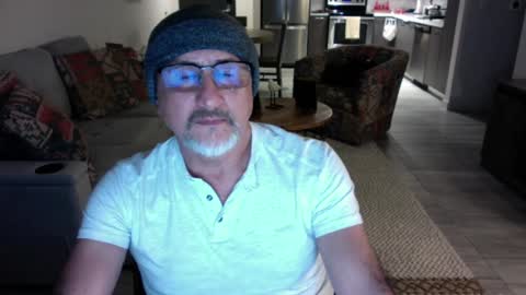 Snapshot of latinnous chatting on December 2024 06:04:01 AM QS - INDEPENDENT MODEL online show from December 2024 06:04:01 AM