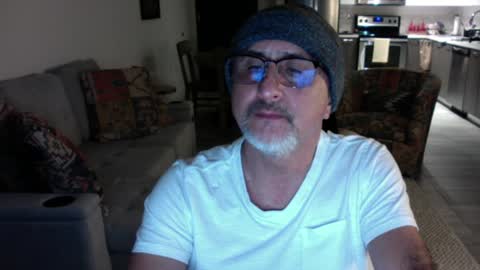 Snapshot of latinnous chatting on December 2024 04:23:02 AM QS - INDEPENDENT MODEL online show from December 2024 04:23:02 AM
