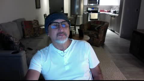 Snapshot of latinnous chatting on December 2024 02:35:01 AM QS - INDEPENDENT MODEL online show from December 2024 02:35:01 AM