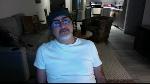Snapshot of latinnous chatting on December 2024 07:06:02 AM QS - INDEPENDENT MODEL online show from December 2024 07:06:02 AM