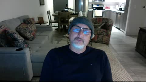 Snapshot of latinnous chatting on January 2025 09:48:02 AM QS - INDEPENDENT MODEL online show from January 2025 09:48:02 AM