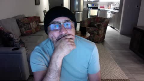 Snapshot of latinnous chatting on January 2025 08:52:01 AM QS - INDEPENDENT MODEL online show from January 2025 08:52:01 AM